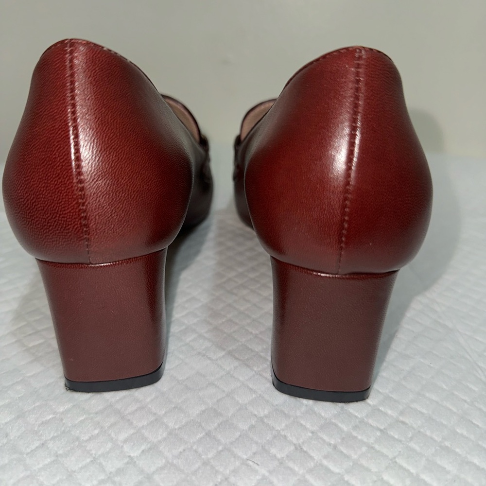 Gucci Women's Burgundy Leather Loafers with Gold Accent - Picture 14 of 14